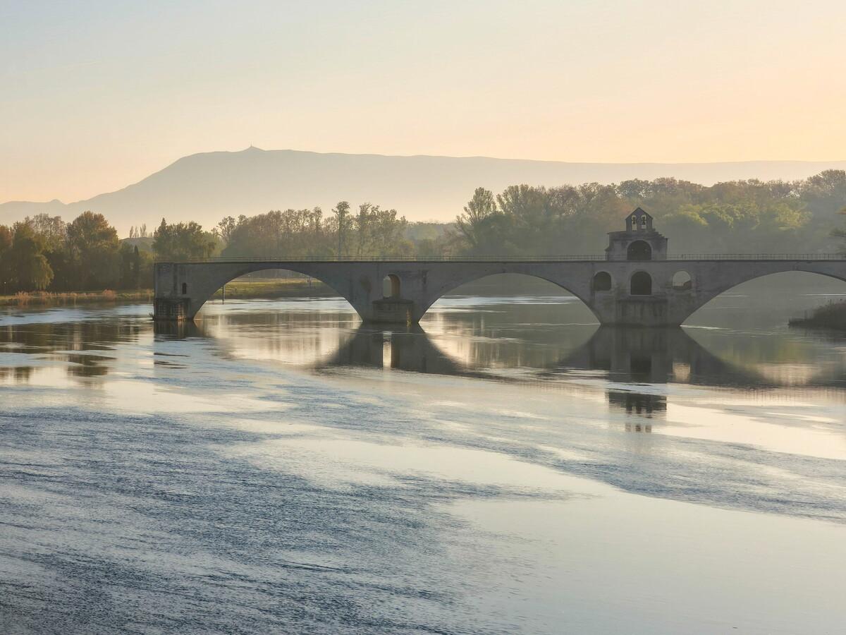 Pont Saint-Bénezet au lever du soleil